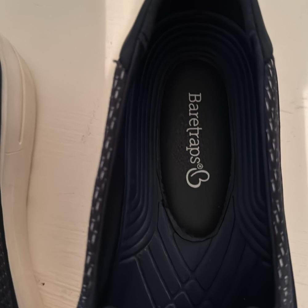 Navy Blue Baretraps. Size 6 - Picture 2 of 5
